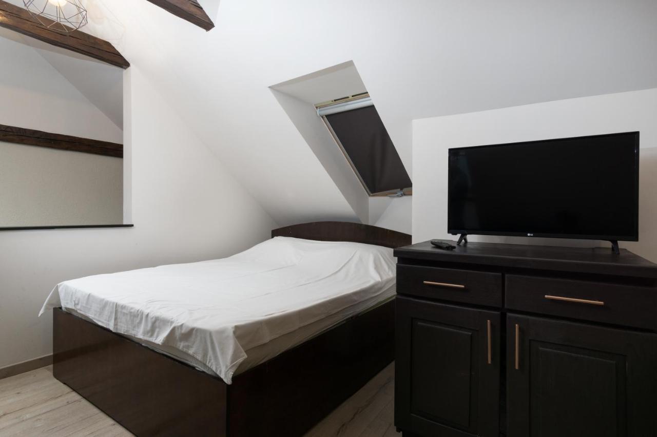 House 54 Hotel Брашов Екстериор снимка