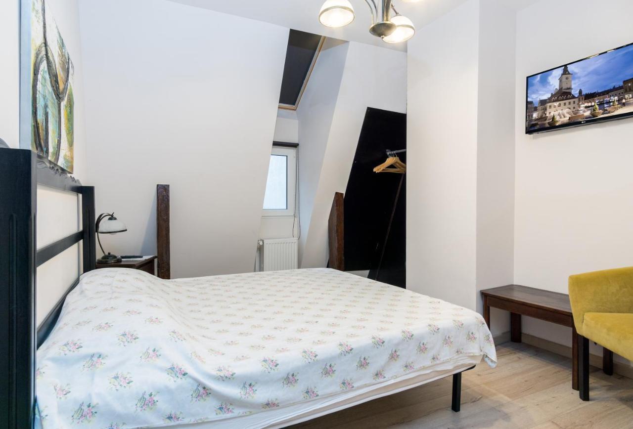 House 54 Hotel Брашов Екстериор снимка
