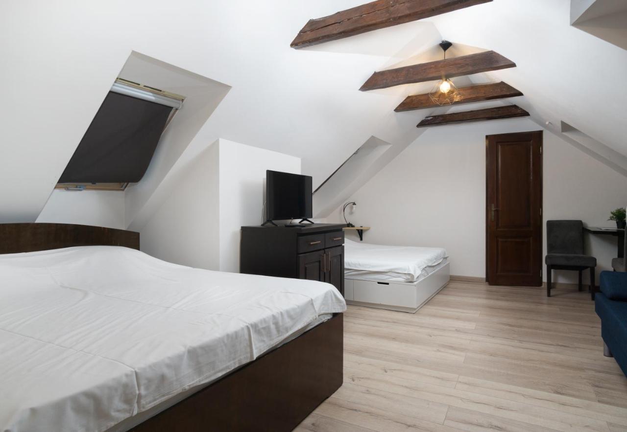 House 54 Hotel Брашов Екстериор снимка